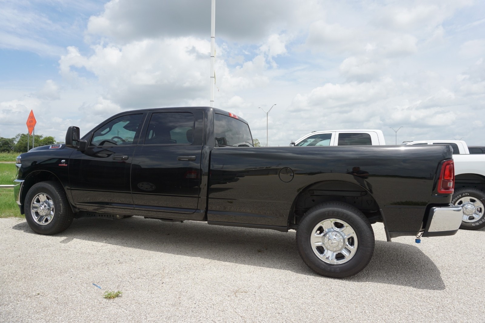 2025 RAM 3500 Tradesman - Photo 8