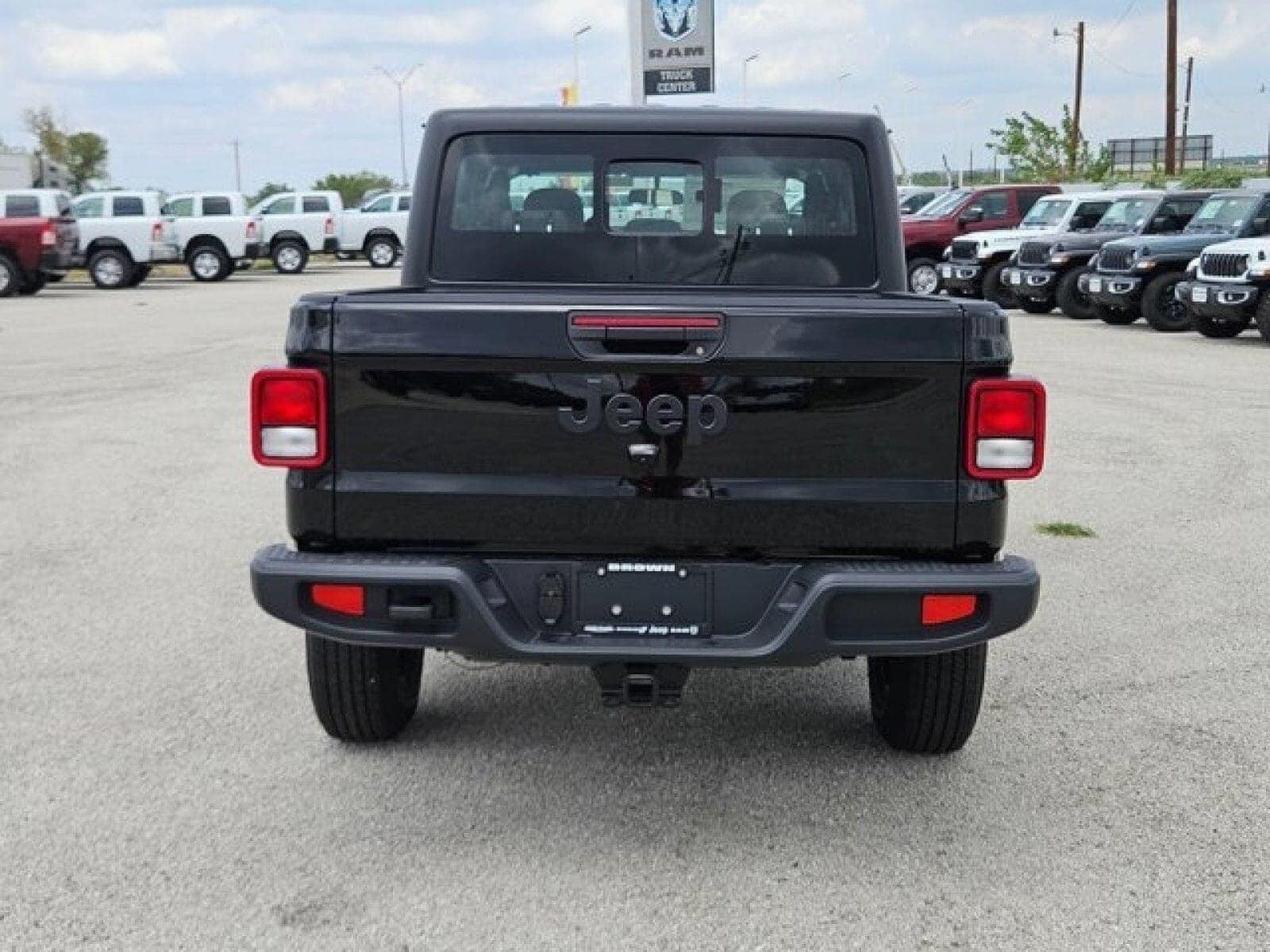 2024 Jeep Gladiator Sport photo 4