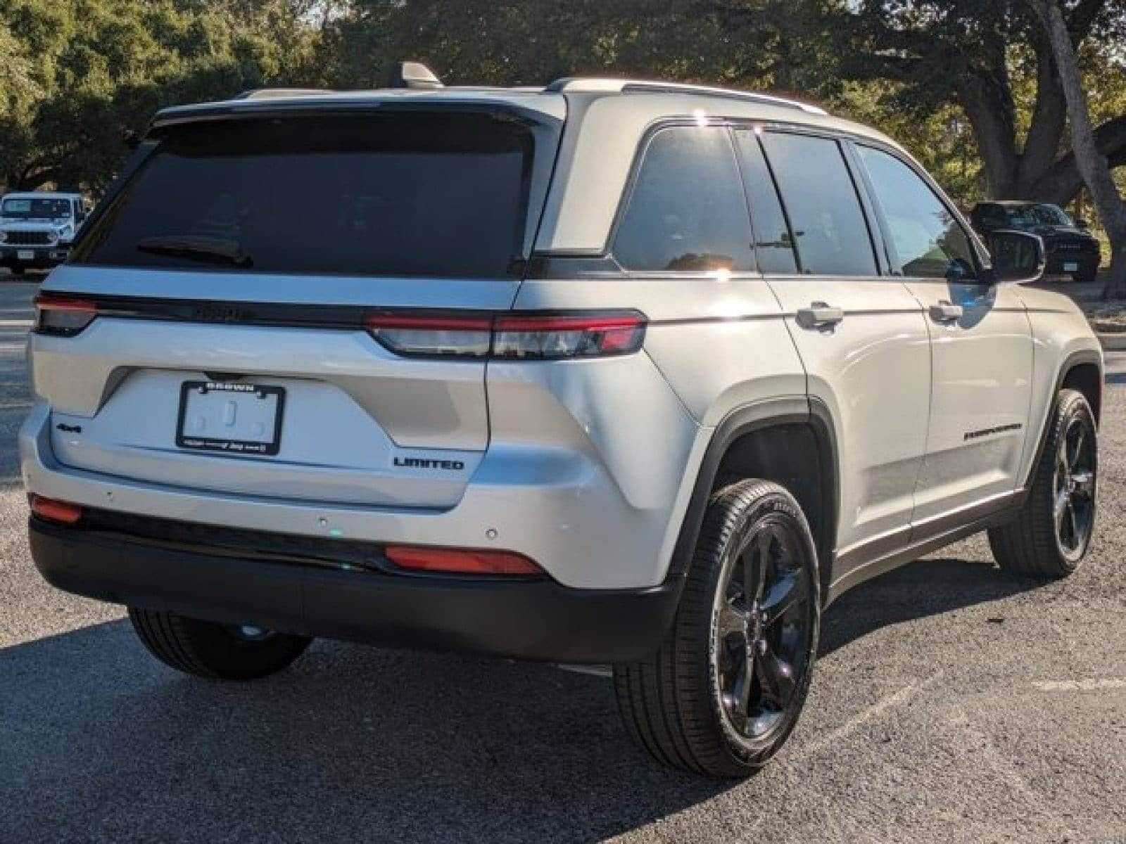 2024 Jeep Grand Cherokee Limited photo 3