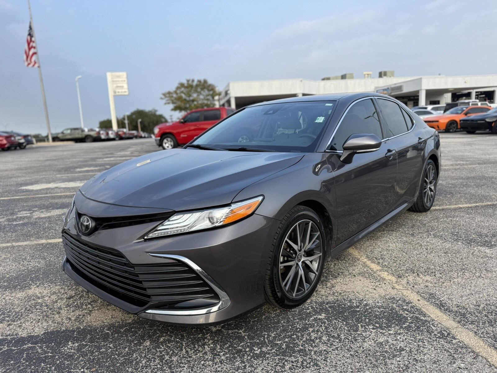 2022 Toyota Camry XLE photo 4