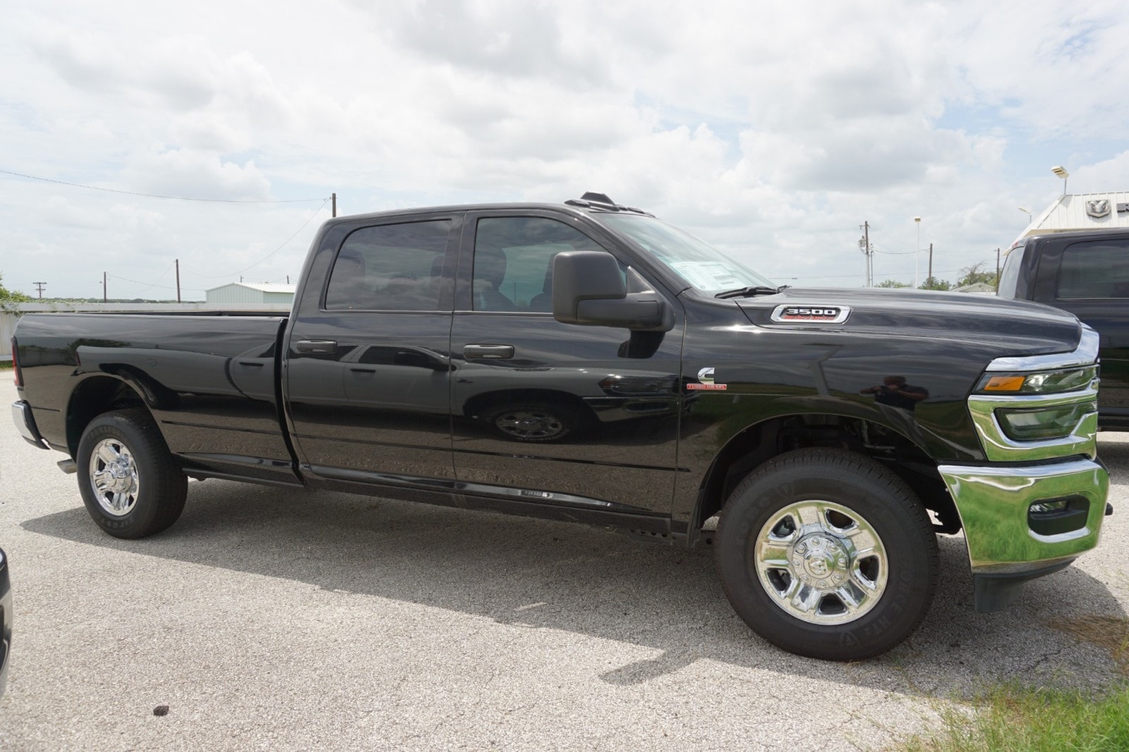 2025 RAM 3500 Tradesman - Photo 3