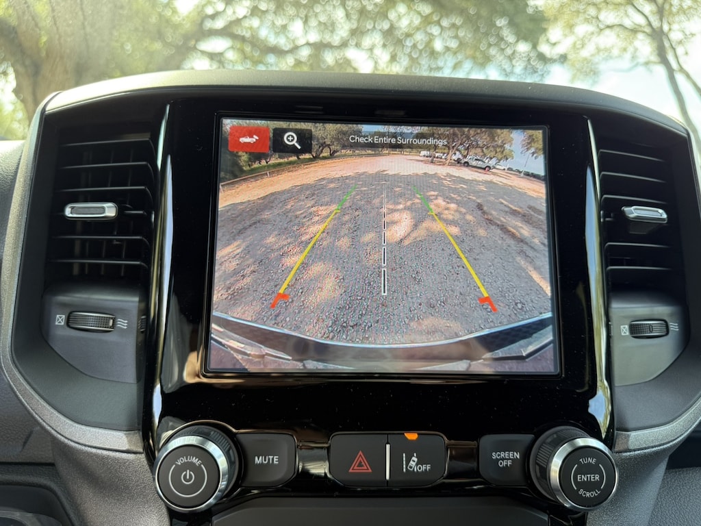 New 2025 Ram 1500 LONE STAR CREW CAB 4X2 5'7 BOX Pickup