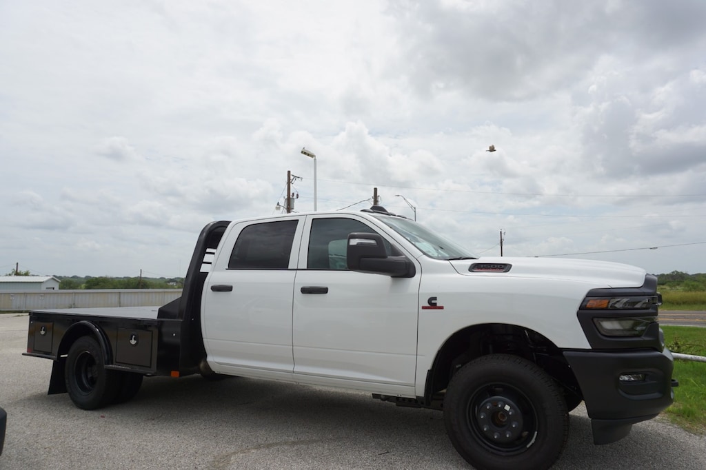 New 2025 Ram 3500 Chassis Cab 3500 TRADESMAN CREW CAB CHASSIS 4X4 60' CA Pickup