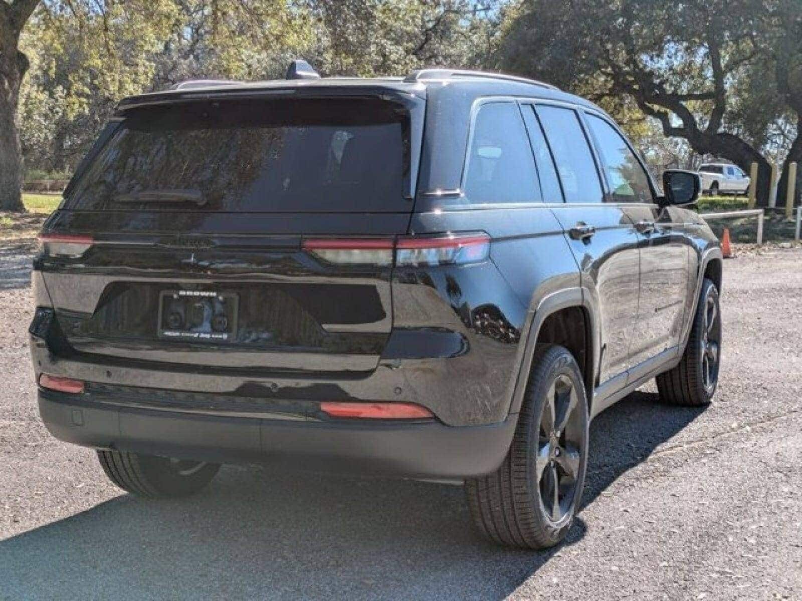 2024 Jeep Grand Cherokee Limited photo 3