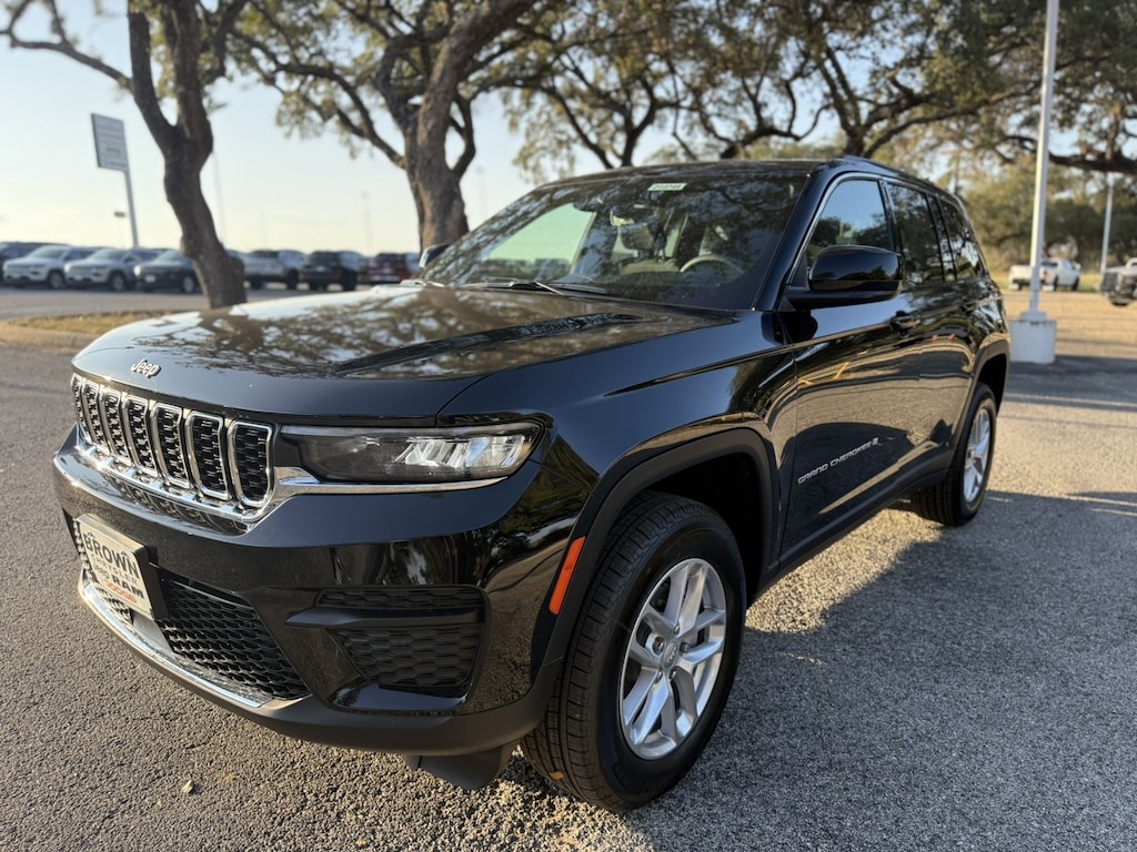 New 2025 Jeep Grand Cherokee LAREDO X 4X2 Sport Utility