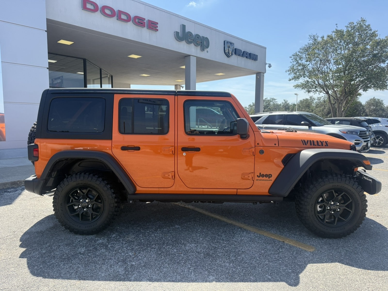 2025 Jeep Wrangler 4-Door Willys - Photo 8
