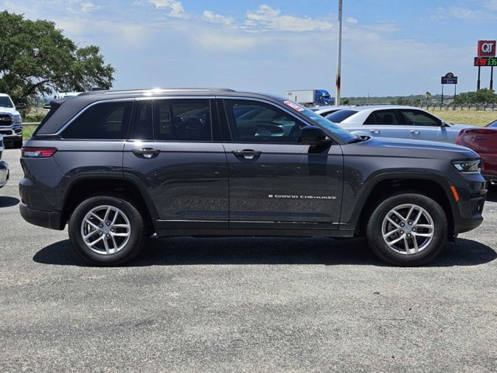 Certified 2023 Jeep Grand Cherokee Laredo with VIN 1C4RJHAG2PC652061 for sale in Devine, TX