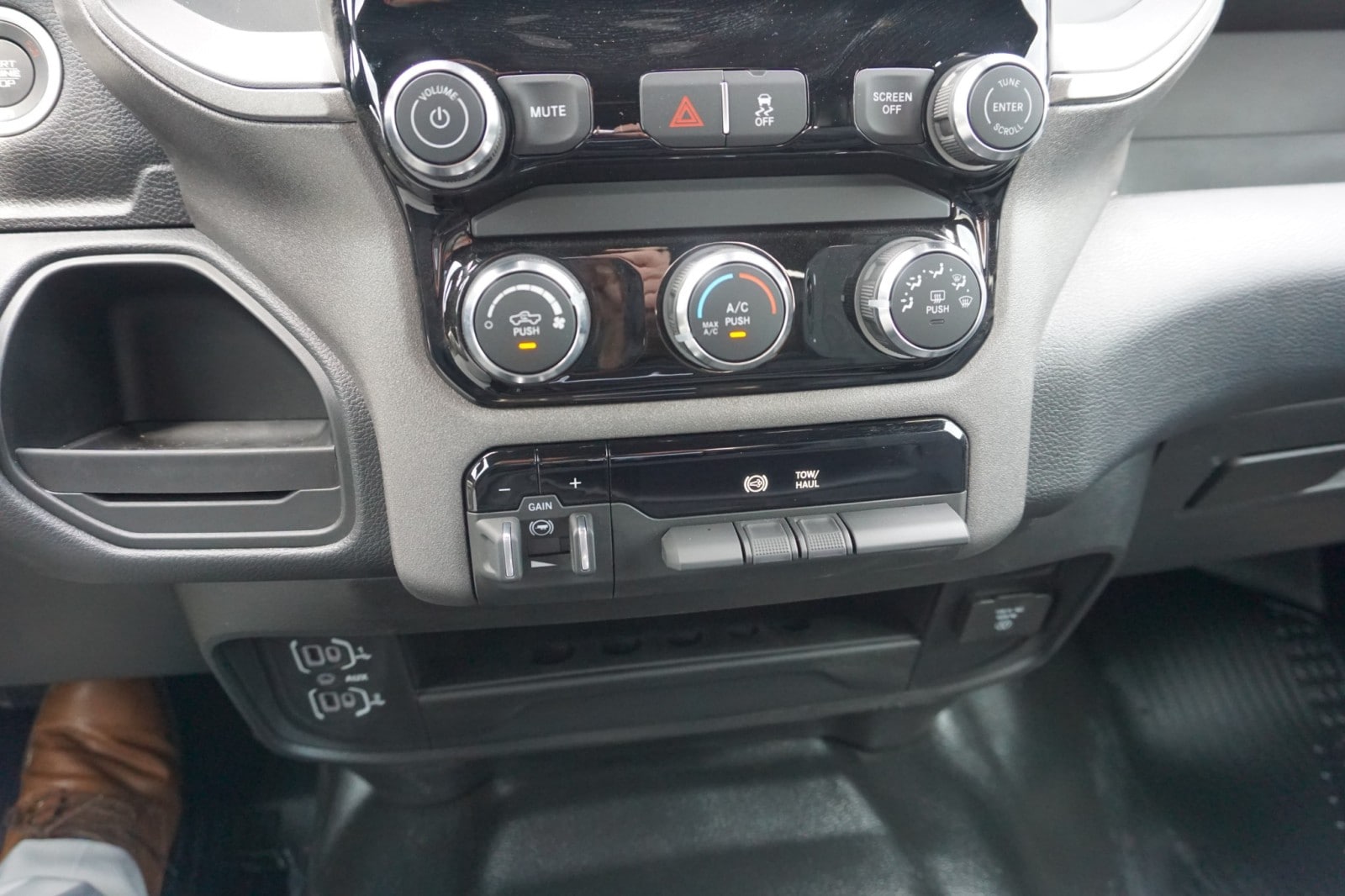 2025 RAM 3500 Tradesman - Photo 20
