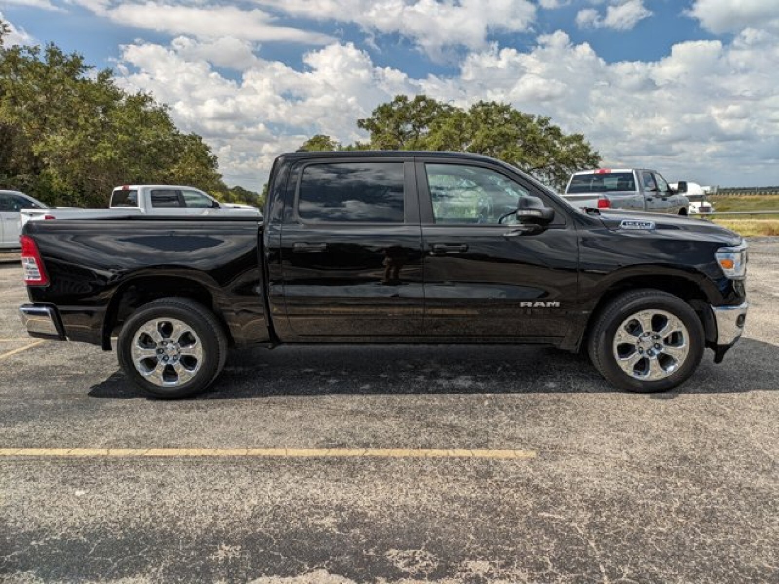 Used 2022 RAM Ram 1500 Pickup Big Horn/Lone Star with VIN 1C6RREFT8NN326187 for sale in Devine, TX