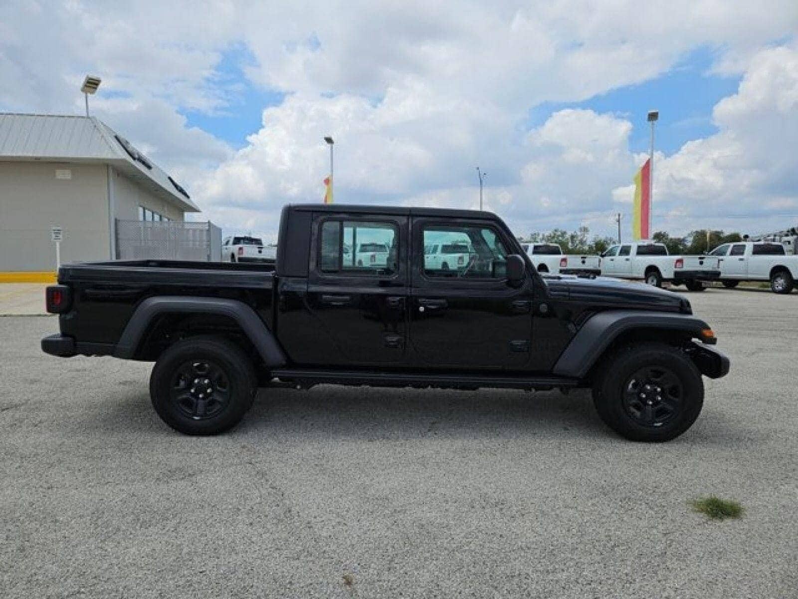 2024 Jeep Gladiator Sport photo 2
