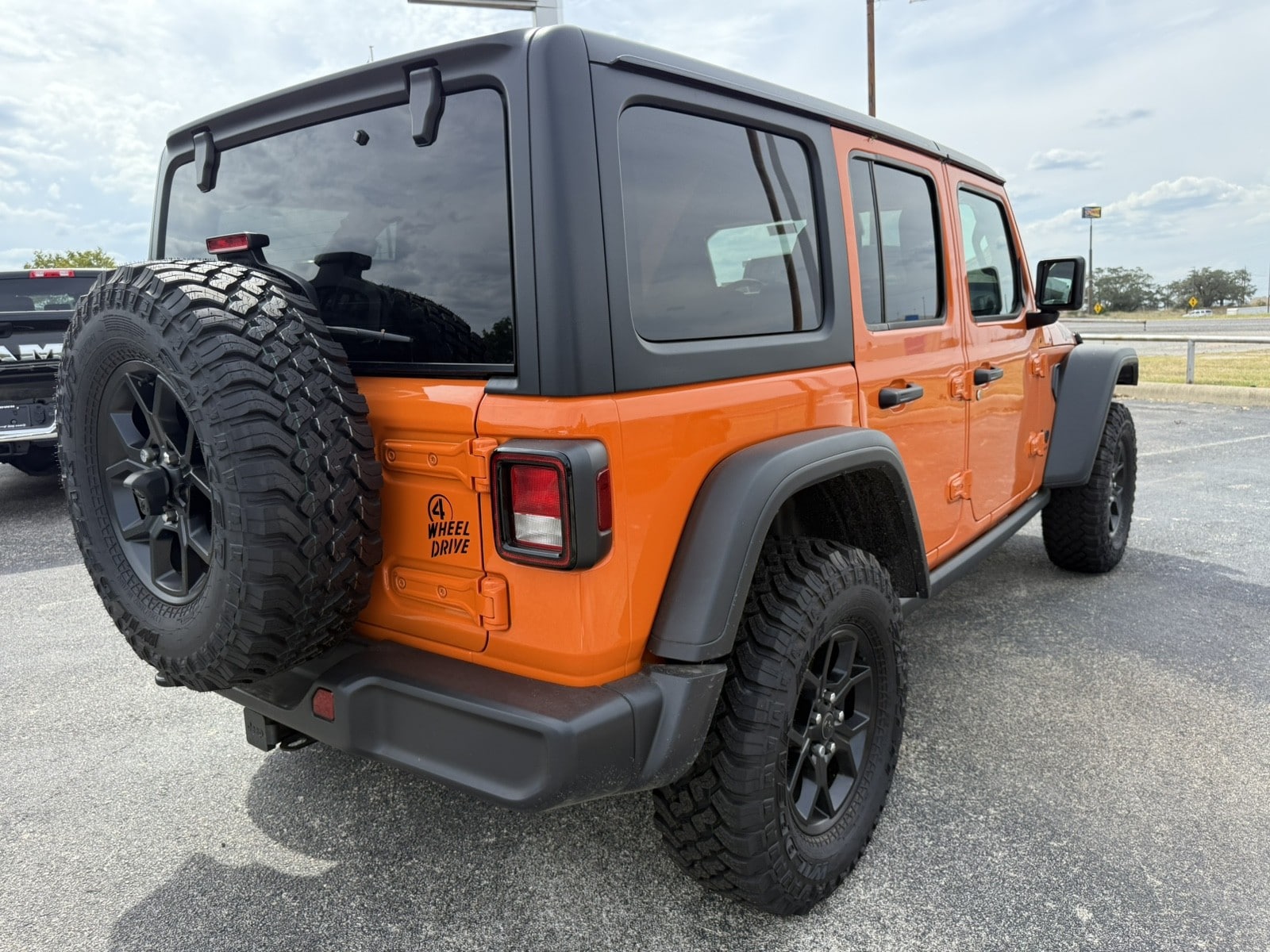 2025 Jeep Wrangler 4-Door Willys - Photo 8