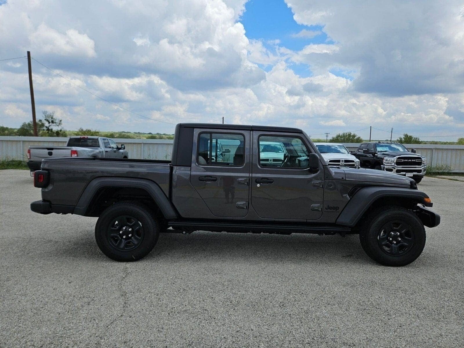 2024 Jeep Gladiator Sport photo 2