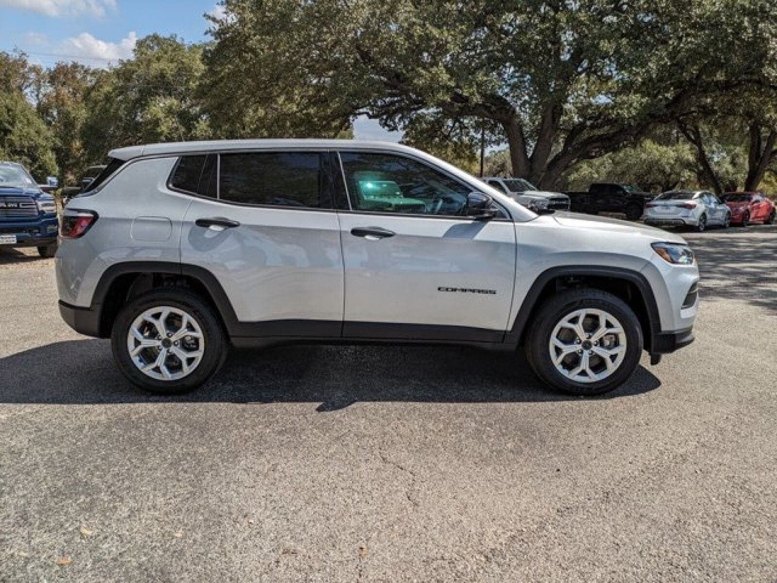 2025 Jeep Compass Sport photo 2
