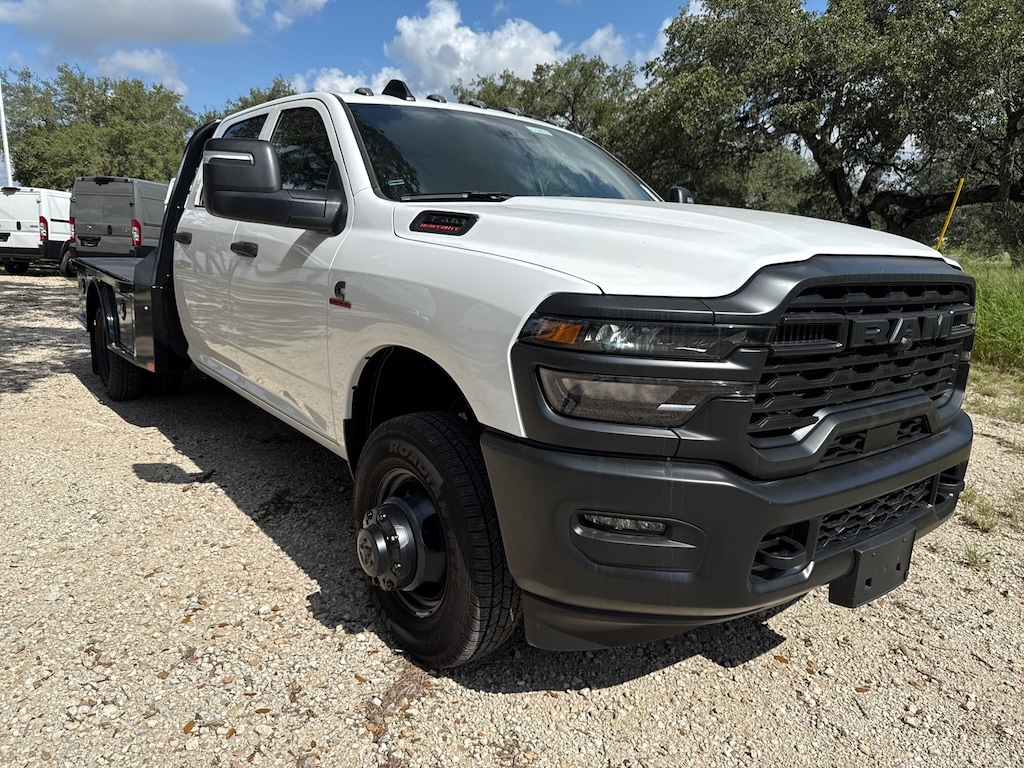 New 2025 Ram 3500 Chassis Cab 3500 TRADESMAN CREW CAB CHASSIS 4X4 60' CA Pickup
