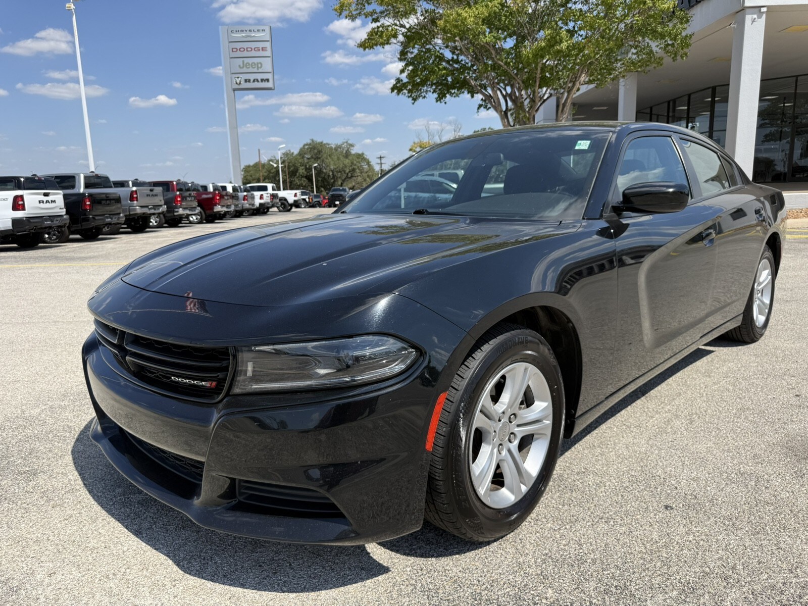 2023 Dodge Charger SXT photo 4