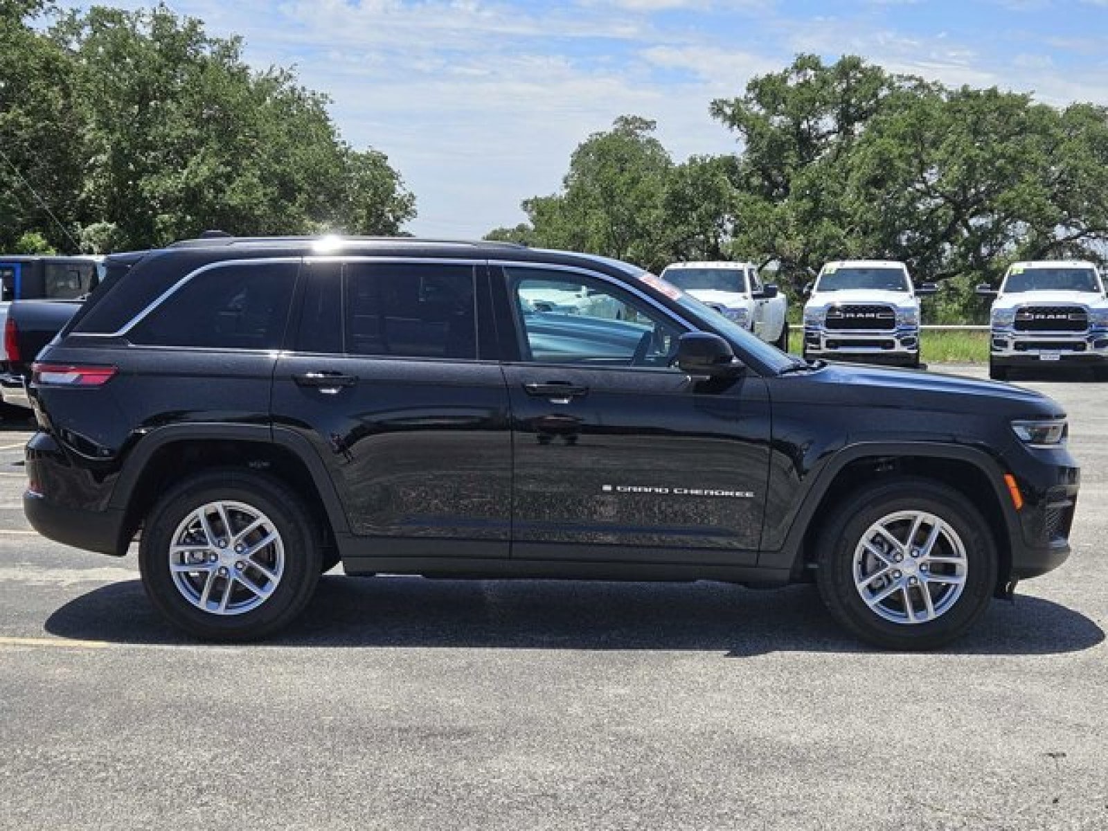 Certified 2023 Jeep Grand Cherokee Laredo with VIN 1C4RJHAG9PC669522 for sale in Devine, TX