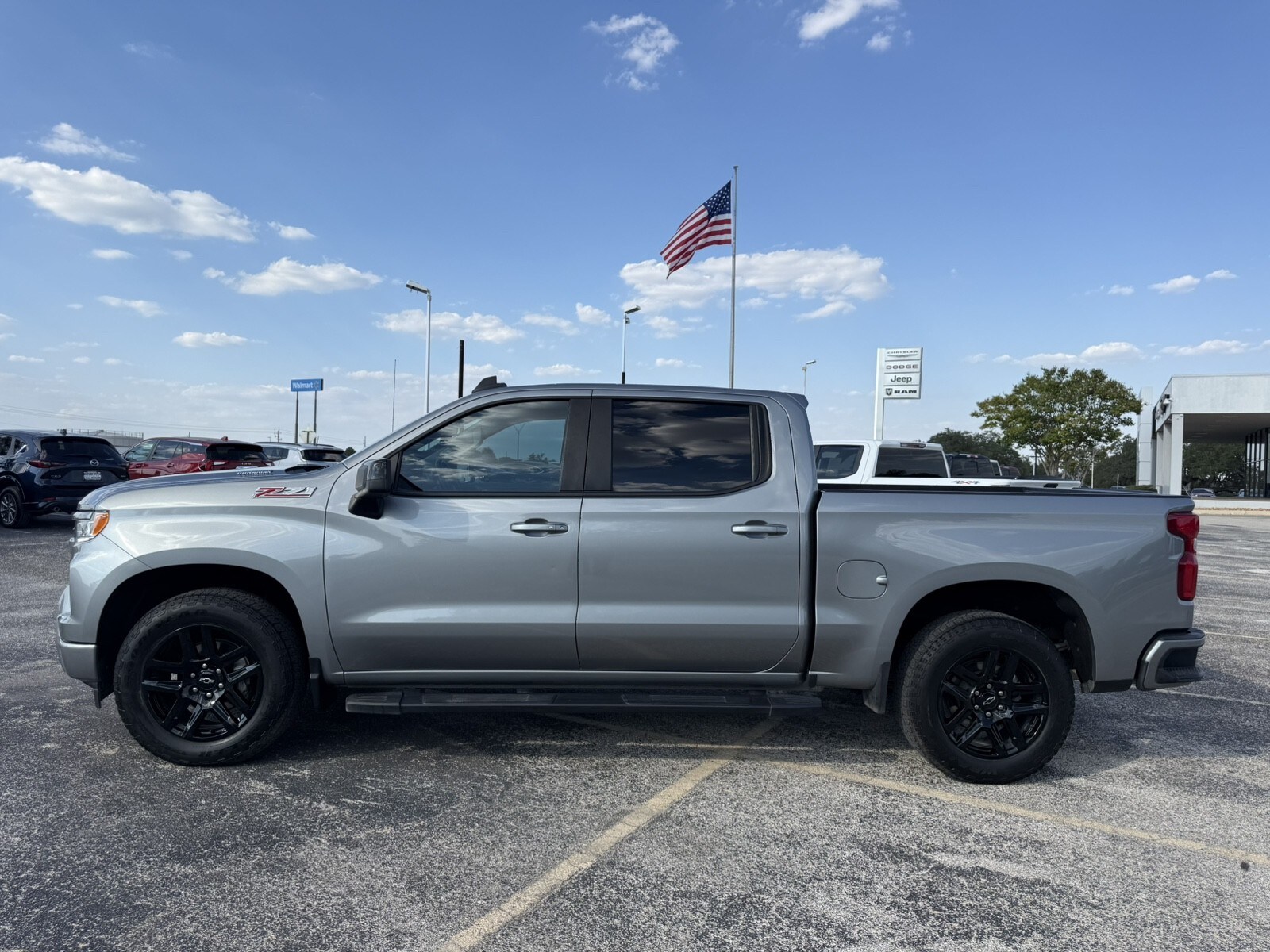 2023 Chevrolet Silverado 1500 RST photo 2
