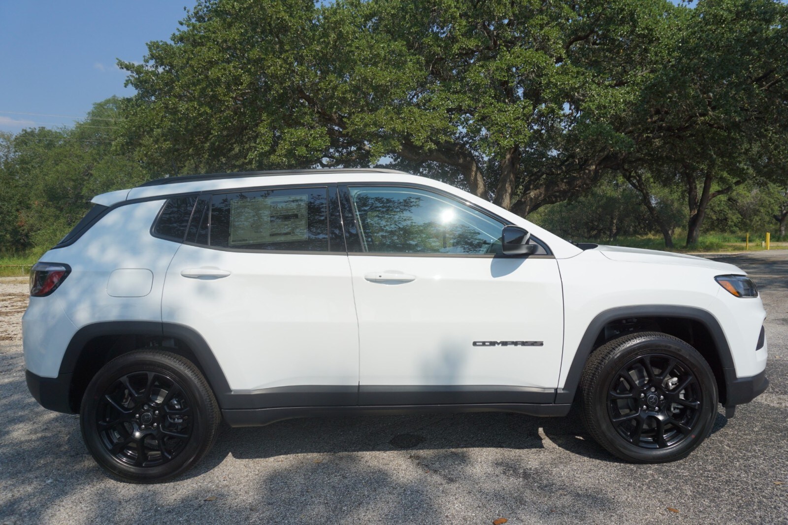 2025 Jeep Compass Latitude photo 3