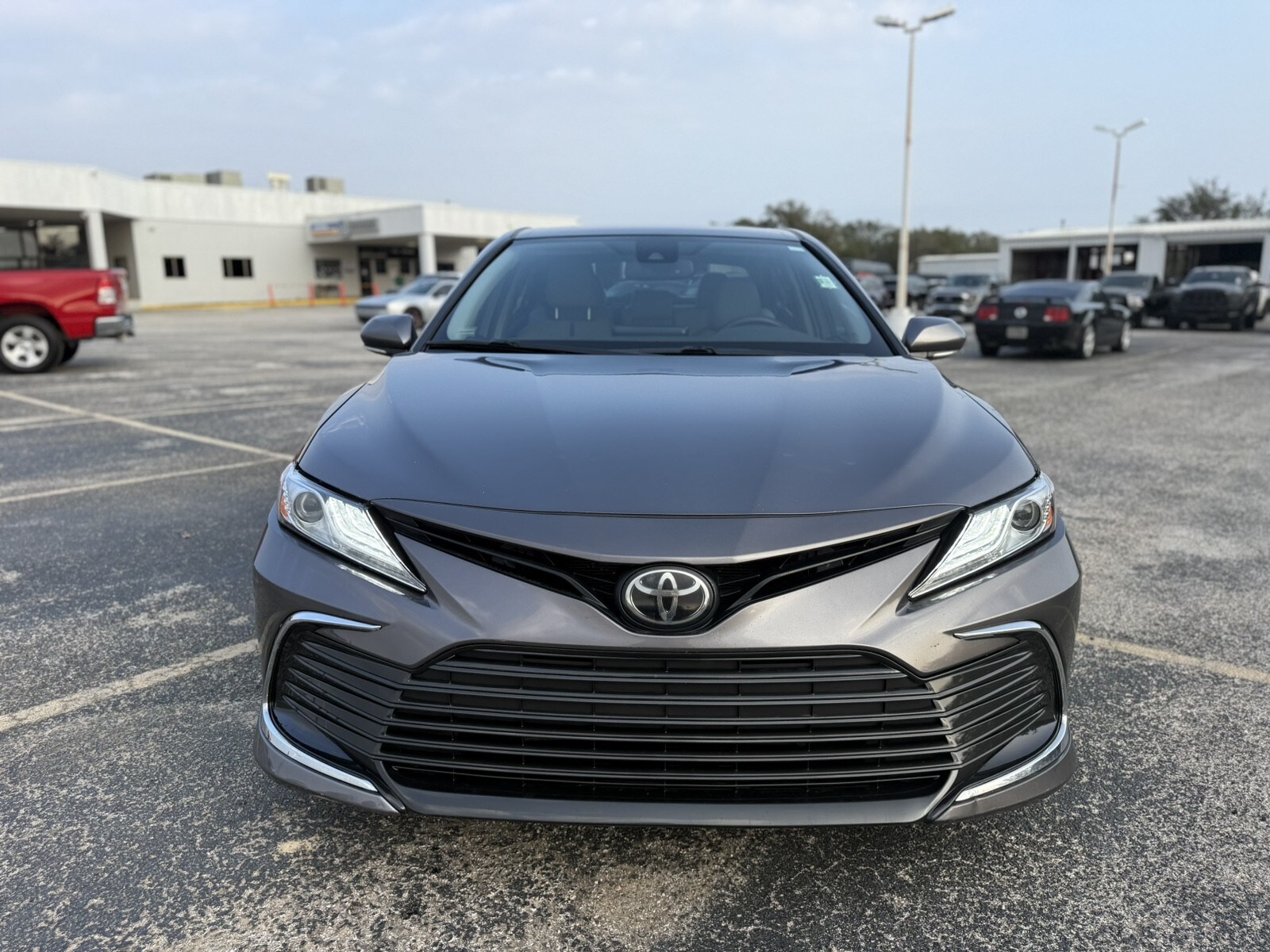 2022 Toyota Camry XLE photo 3