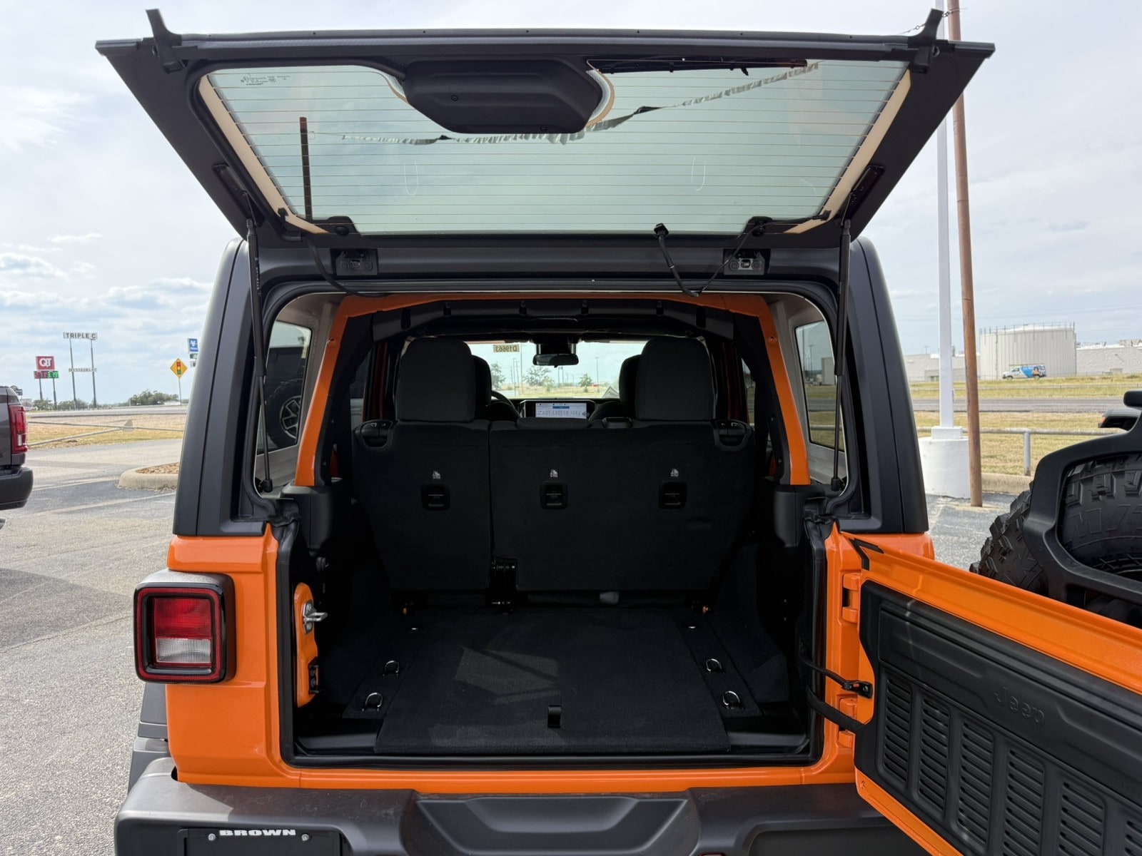 2025 Jeep Wrangler 4-Door Willys - Photo 10