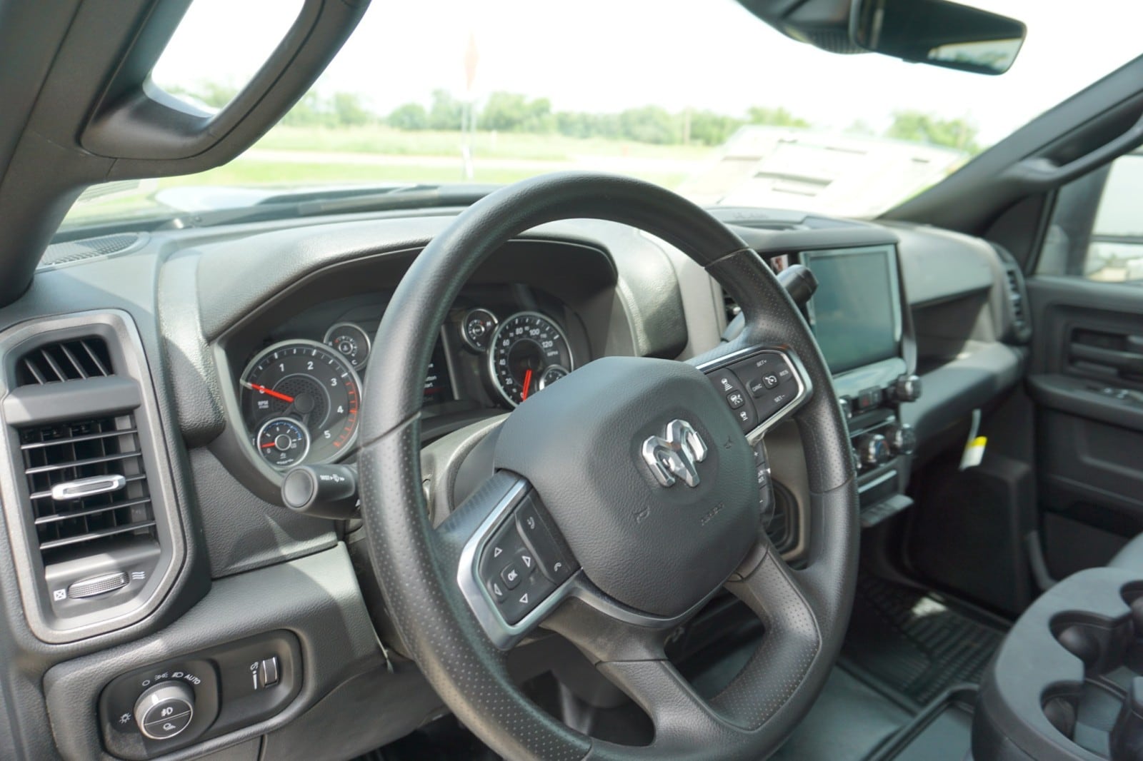 2025 RAM 3500 Tradesman - Photo 12