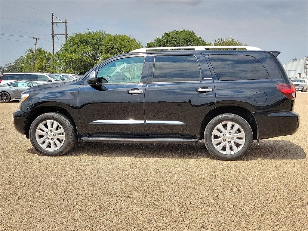 2021 Toyota Sequoia Platinum photo 3