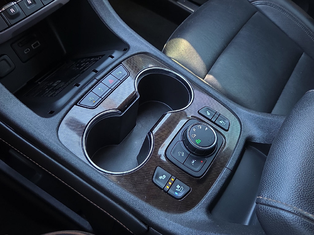 2022 GMC Acadia AT4 - Photo 29