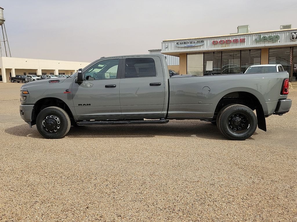 New 2026 Ram 3500 LONE STAR CREW CAB 4X4 8' BOX Pickup
