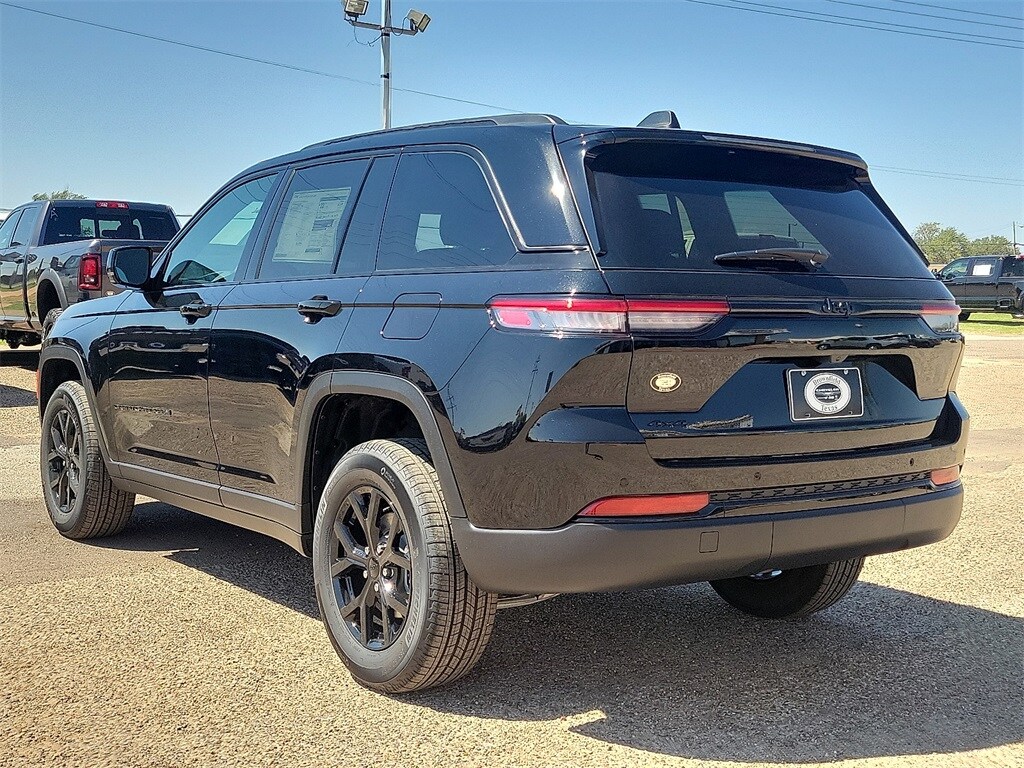 2025 Jeep Grand Cherokee Altitude photo 4
