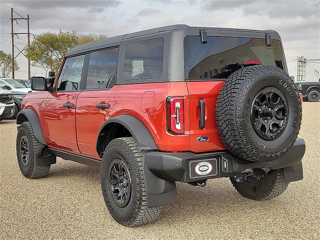 2024 Ford Bronco Wildtrak photo 2