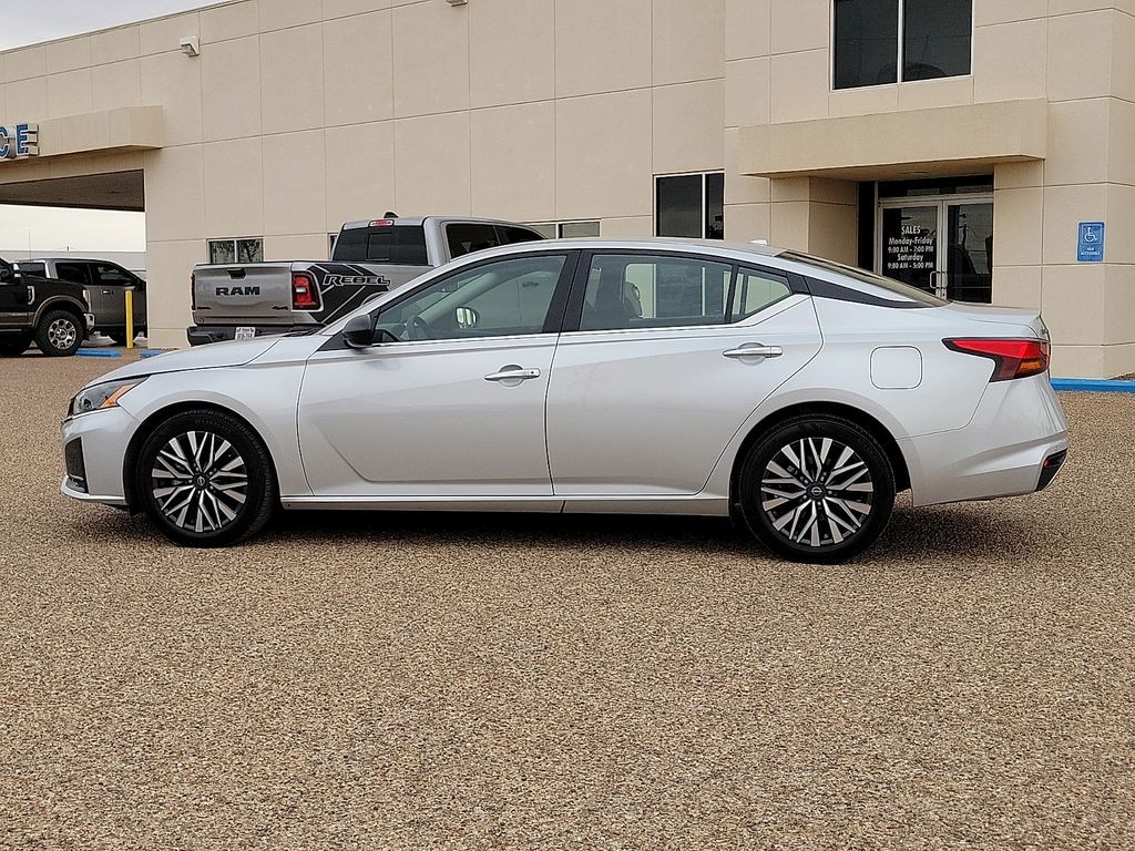 Used 2024 Nissan Altima 2.5 SV Sedan