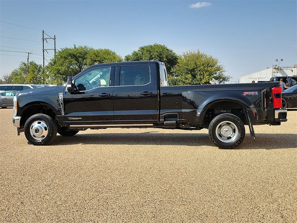 2023 Ford F-350 Lariat photo 3