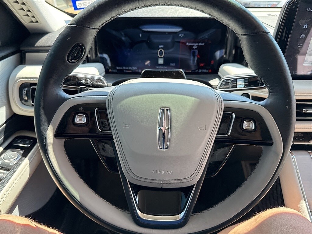 2025 Lincoln Aviator Reserve Luxury photo 4