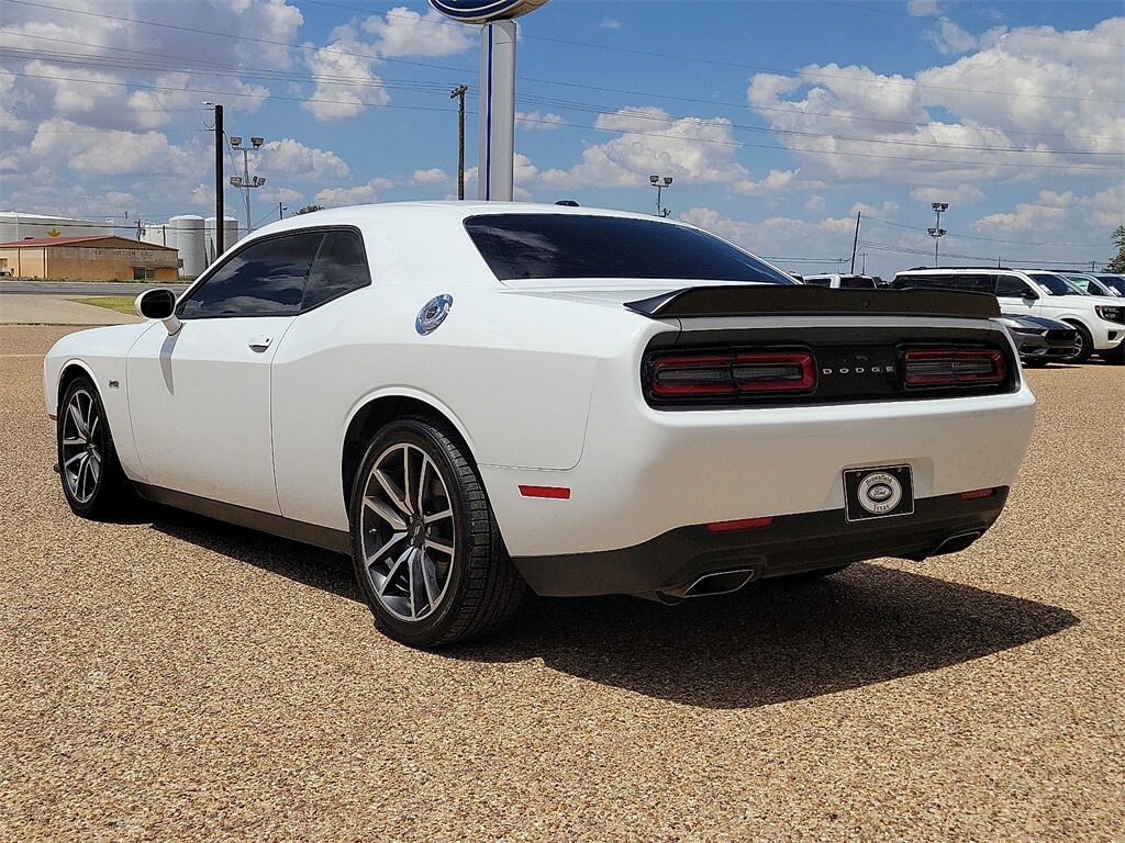 2023 Dodge Challenger R/T photo 4