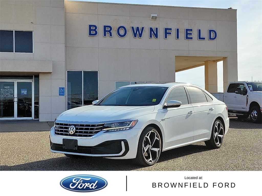 2021 Volkswagen Passat R-Line's photo