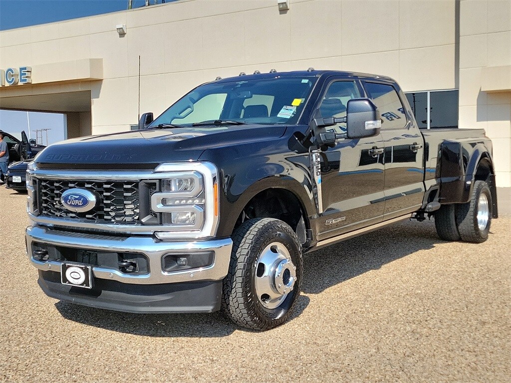 2023 Ford F-350 Lariat photo 2