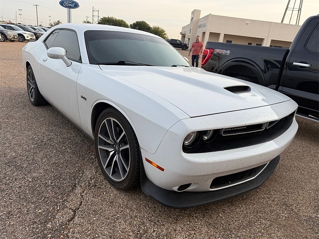 2023 Dodge Challenger R/T photo 3