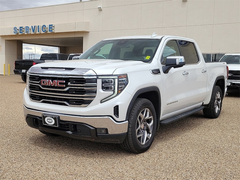 Used 2022 GMC Sierra 1500 SLT with VIN 3GTUUDET8NG632862 for sale in Brownfield, TX