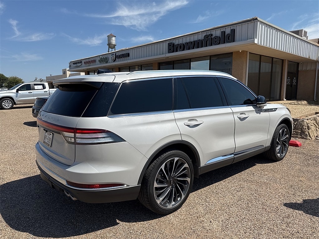 2025 Lincoln Aviator Reserve Luxury photo 2