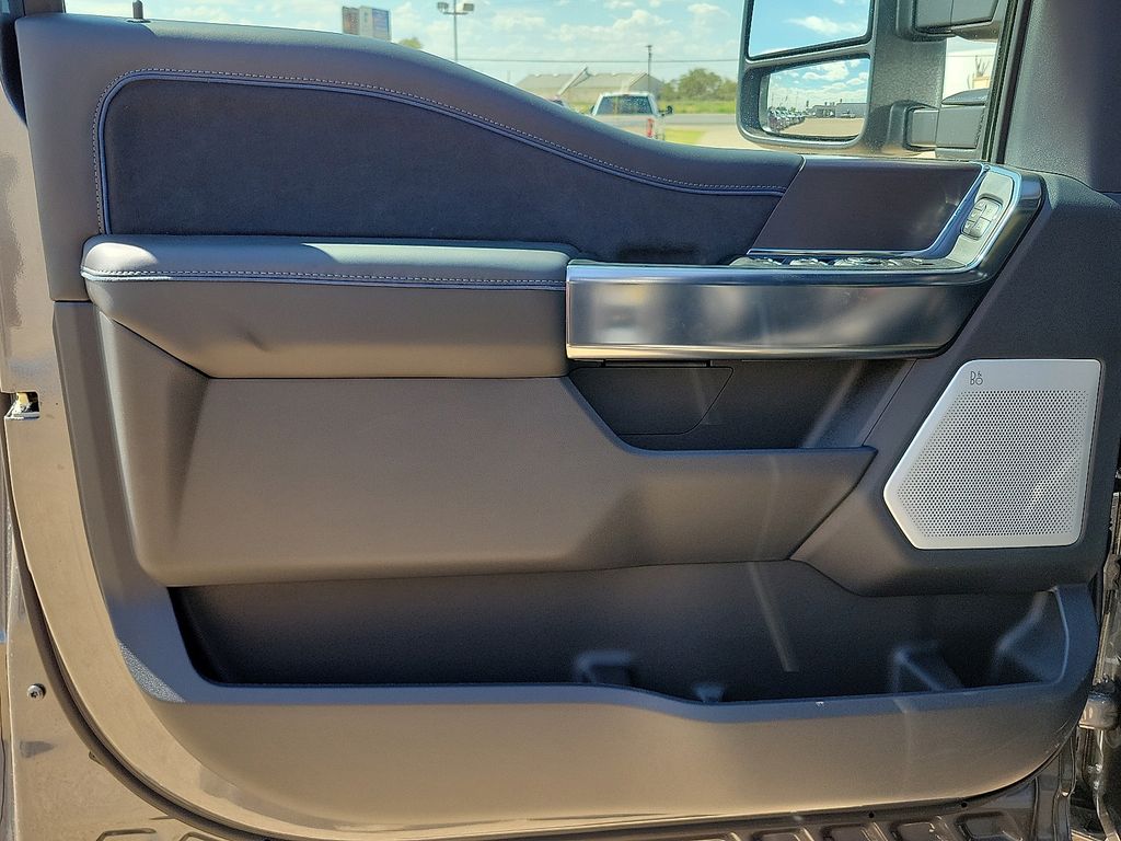 2026 Ford F-250 Super Duty Platinum - Photo 11