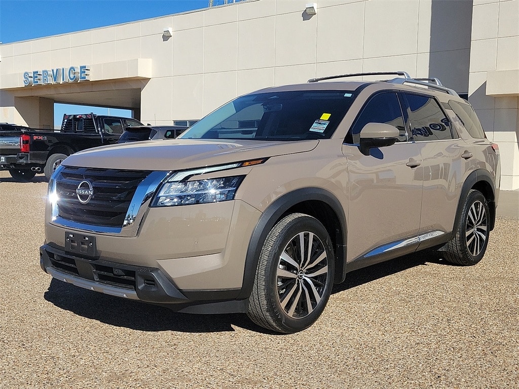 Used 2024 Nissan Pathfinder Platinum SUV