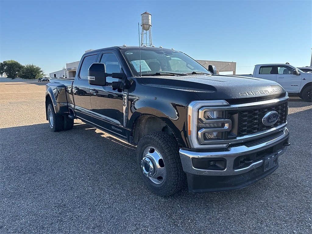 2023 Ford F-350 Lariat photo 3