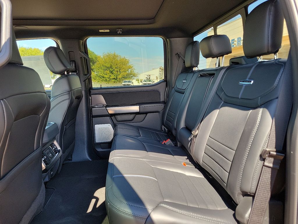 2026 Ford F-250 Super Duty Platinum - Photo 8