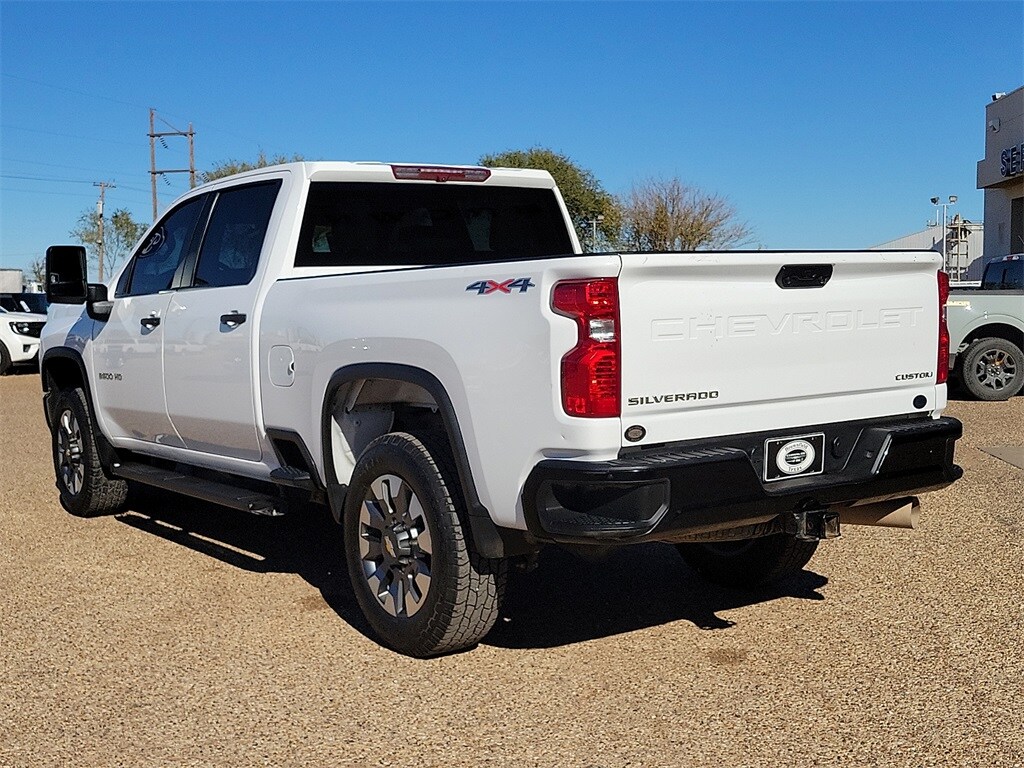 2022 Chevrolet Silverado 2500HD Custom photo 2