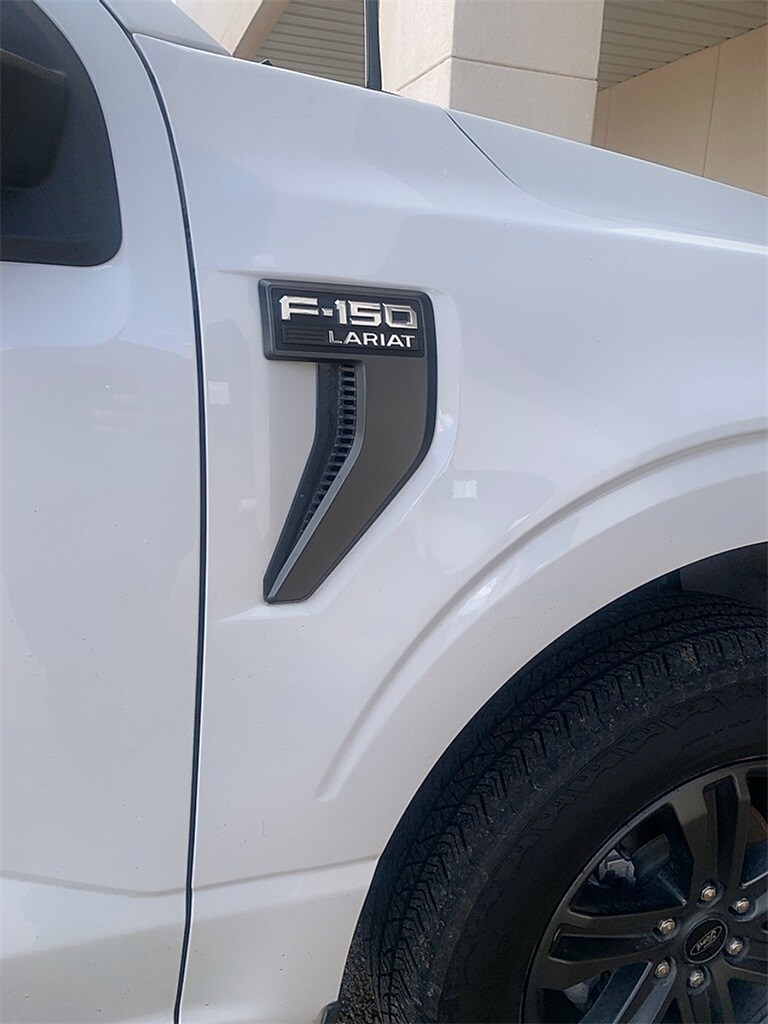 2023 Ford F-150 Lariat photo 2