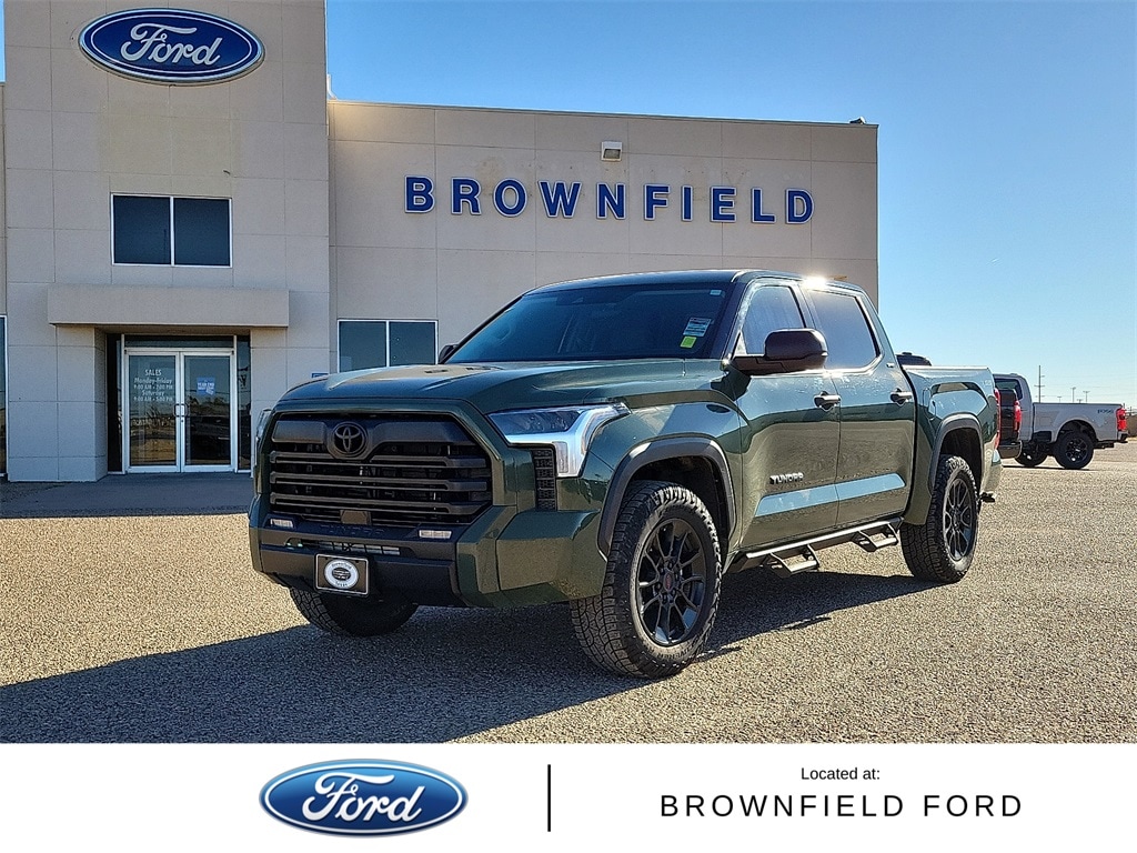 2023 Toyota Tundra SR5's photo