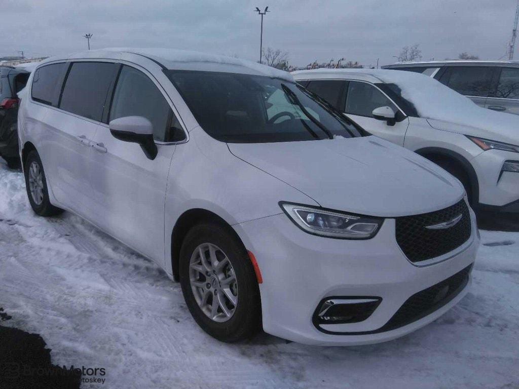 Used 2023 Chrysler Pacifica Touring L Minivan/Van