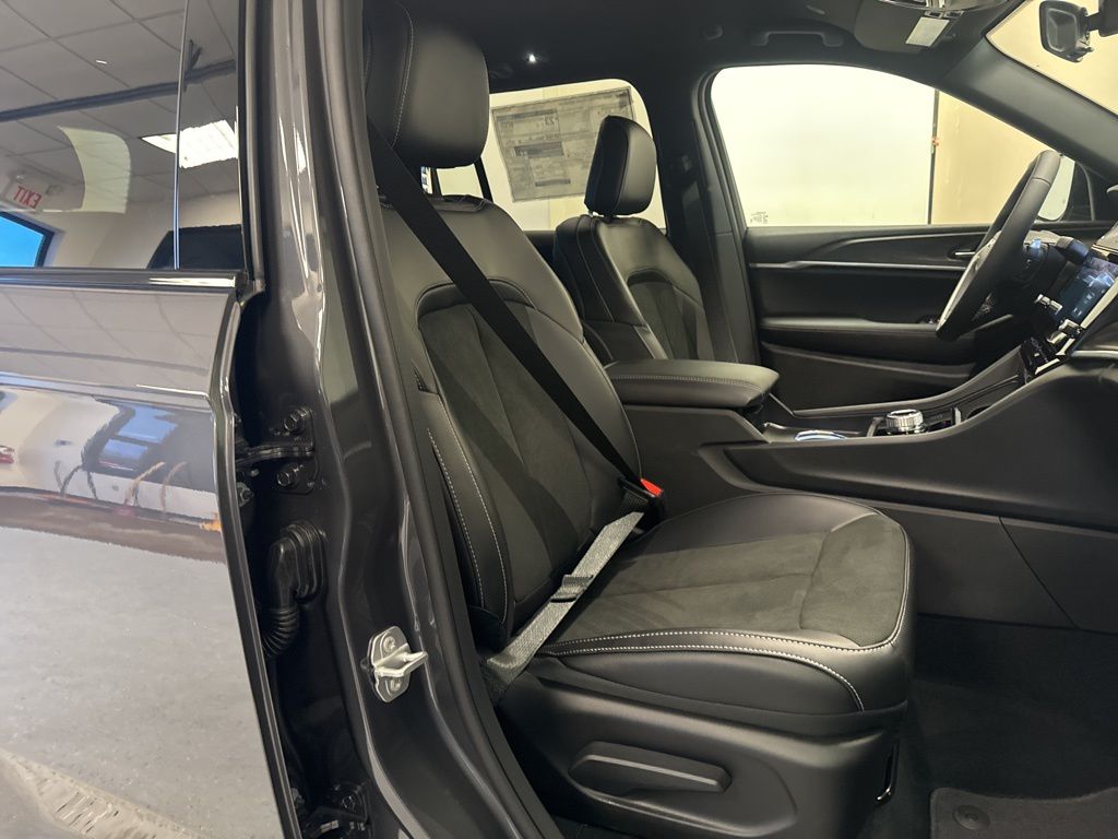 2026 Jeep Grand Cherokee Laredo - Photo 40