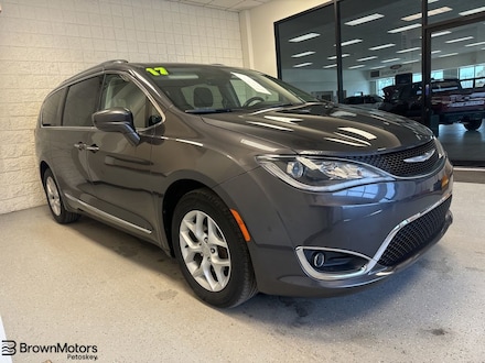 2017 Chrysler Pacifica Touring L Plus Minivan/Van