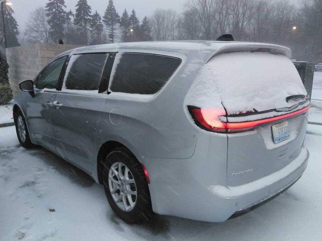 Used 2023 Chrysler Pacifica Touring L Minivan/Van